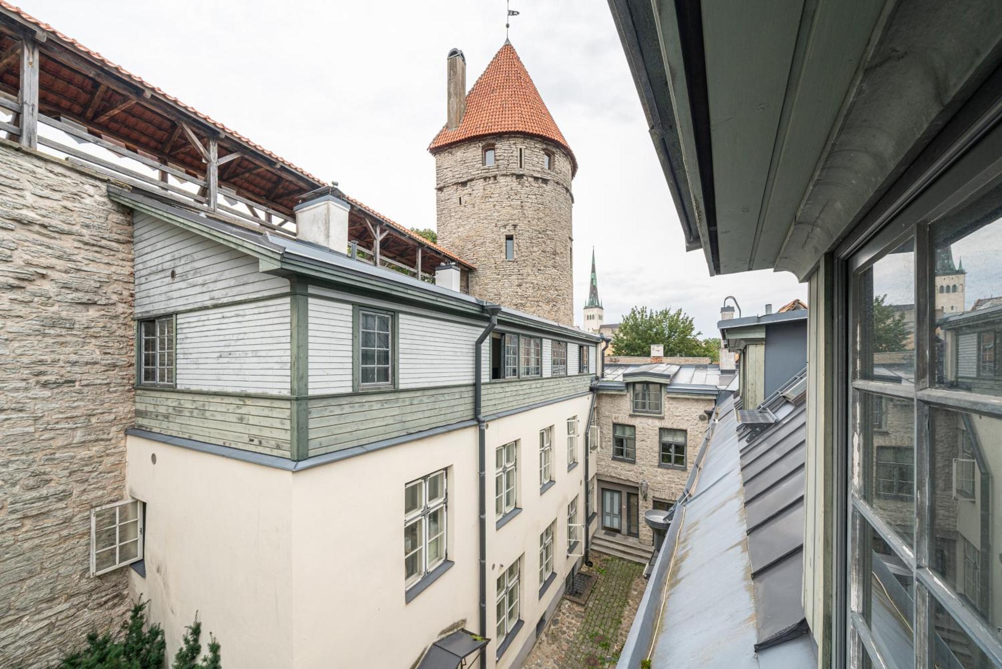 Old Town - Viru Gate * Tallinn